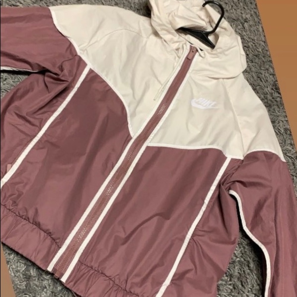 Brand new nike wind breaker